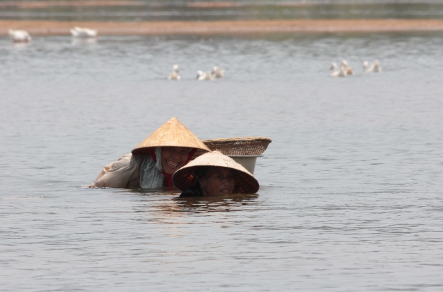 Ng&acirc;m m&igrave;nh đ&atilde;i lộc tr&ecirc;n s&ocirc;ng Gianh 5