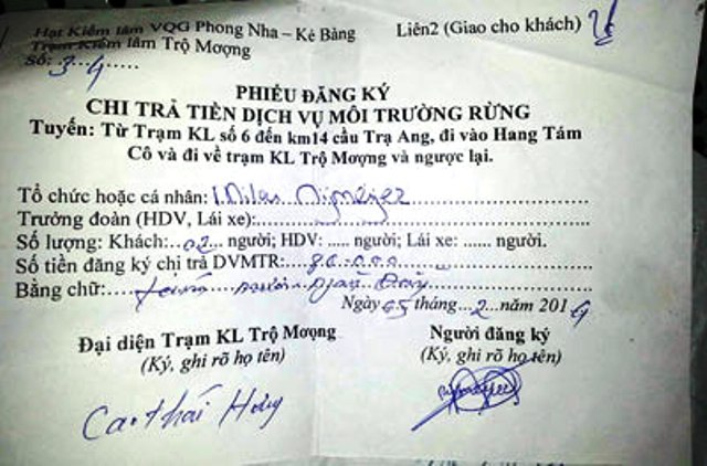 Lệ ph&iacute; "bắt chẹt" kh&aacute;ch du lịch (?) 2