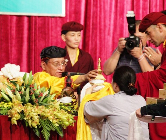 Ph&aacute;p vương Gyalwang Drukpa viếng mộ Đại tướng 1