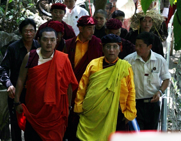 Ph&aacute;p vương Gyalwang Drukpa viếng mộ Đại tướng 3