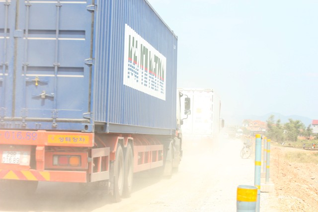 Quảng B&igrave;nh: Người d&acirc;n khổ sở v&igrave; bụi 1