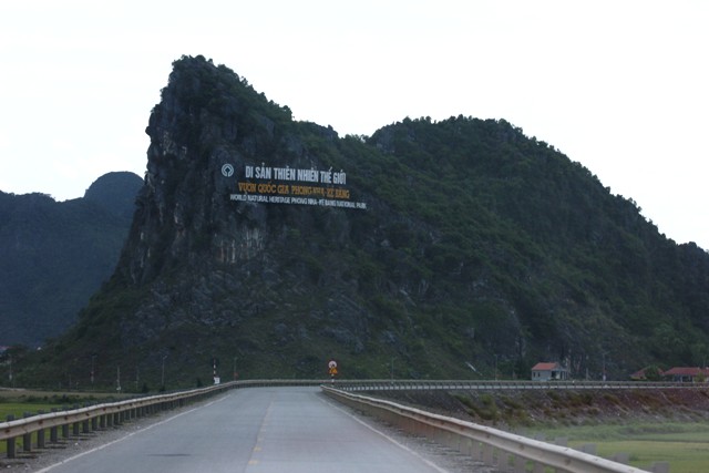 VQG Phong Nha - Kẻ B&agrave;ng "r&uacute;t kinh nghiệm" về vụ thu ph&iacute; tr&aacute;i ph&eacute;p 1