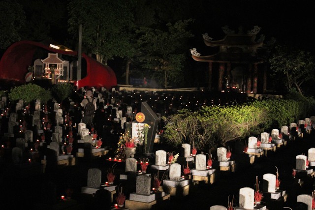 Những ngọn đ&egrave;n s&aacute;ng m&atilde;i 1