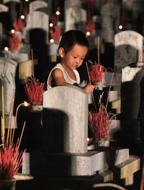 Những ngọn đ&egrave;n s&aacute;ng m&atilde;i 2