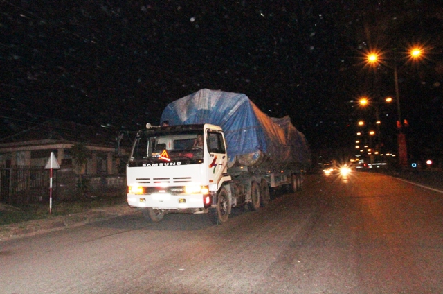 Xe gỗ tung hoành trên QL1A qua Quảng Trị: Liều lĩnh hay có bảo kê ? 1