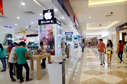 Phát hành thẻ mua sắm tiện ích Vincom Loyalty tại Vincom Mega Mall Royal City 7