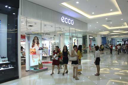 Phát hành thẻ mua sắm tiện ích Vincom Loyalty tại Vincom Mega Mall Royal City 6