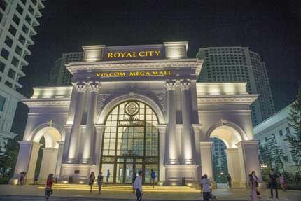 Phát hành thẻ mua sắm tiện ích Vincom Loyalty tại Vincom Mega Mall Royal City 1