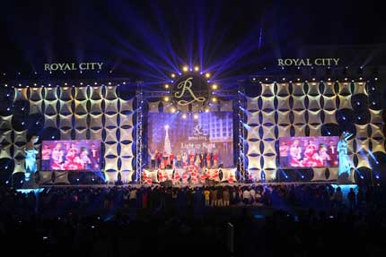 Cây thông kỷ lục Việt Nam có mặt tại Royal City 11