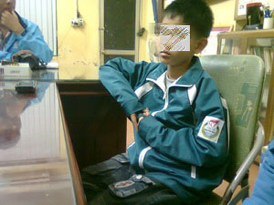 T&uacute;ng tiền cưới vợ, bắt c&oacute;c b&eacute; trai 11 tuổi 1