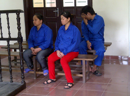Lừa b&aacute;n trẻ em qua bi&ecirc;n giới 1