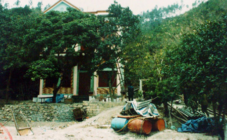 Ác quỷ hiếp, giết ba mẹ con trên đồi 4