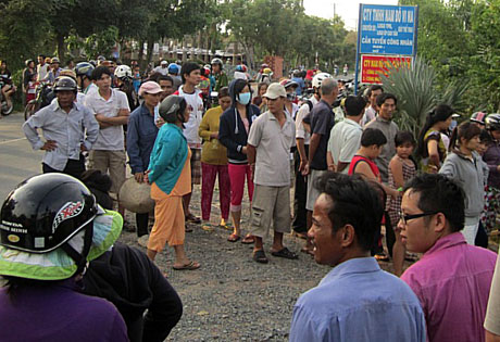 Một phụ nữ bị tr&oacute;i, chết ch&aacute;y đen dưới mương nước 3