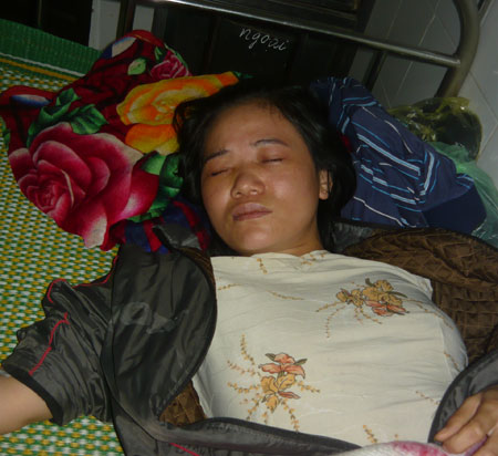 Thai phụ mất con v&igrave; bị đ&aacute;nh ghen giữa chợ 1