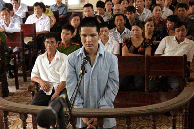 Mối t&igrave;nh bi thương giữa c&ocirc; chủ qu&aacute;n karaoke với "phi c&ocirc;ng" 1