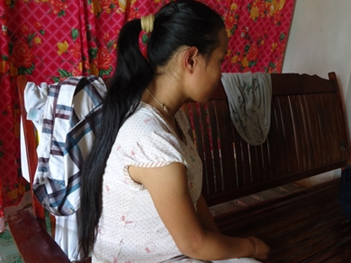 Nữ sinh bị l&atilde;o h&agrave;ng x&oacute;m &eacute;p &ldquo;quan hệ&rdquo; đến mang bầu 1