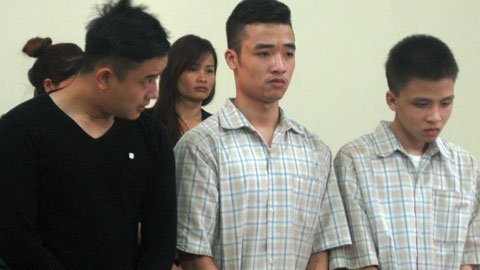 Dụ "tình nhí" vào nhà nghỉ cùng bạn thay nhau cưỡng hiếp 1