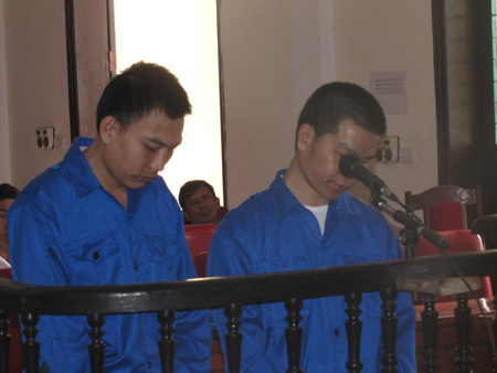 Lĩnh &aacute;n t&ugrave; v&igrave; ti&ecirc;u thụ tiền giả 1