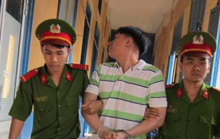 B&agrave;i học đớn đau cho kẻ th&iacute;ch &ldquo;m&egrave;o mả g&agrave; đồng&ldquo; 1