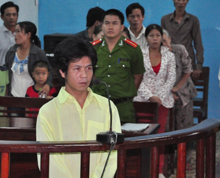 Dụ bé 13 tuổi làm "chuyện người lớn” 1