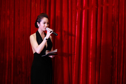 Jennifer Phạm xuất hiện sexy sau đám cưới 2