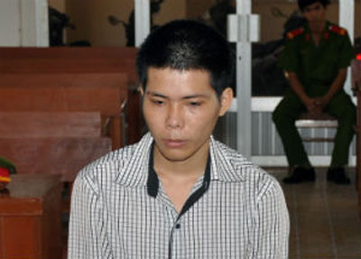 Chơi ng&ocirc;ng, trộm tiền c&ocirc;ng đức bao bạn g&aacute;i du ngoạn 1