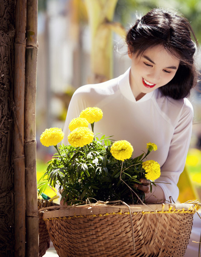 Ngọc Trinh hóa nàng thơ khi mặc áo dài truyền thống 3 Ngọc Trinh hóa nàng thơ khi mặc áo dài truyền thống 3