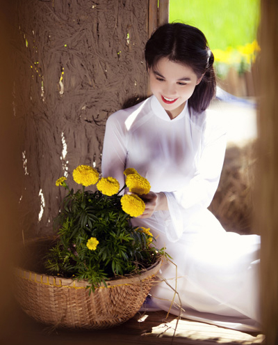 Ngọc Trinh hóa nàng thơ khi mặc áo dài truyền thống 4 Ngọc Trinh hóa nàng thơ khi mặc áo dài truyền thống 4