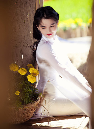 Ngọc Trinh hóa nàng thơ khi mặc áo dài truyền thống 5 Ngọc Trinh hóa nàng thơ khi mặc áo dài truyền thống 5