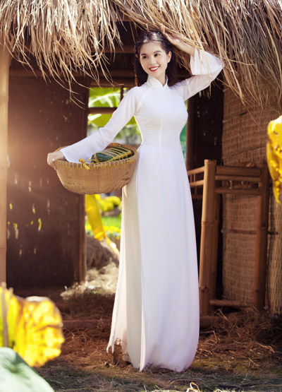 Ngọc Trinh hóa nàng thơ khi mặc áo dài truyền thống 7 Ngọc Trinh hóa nàng thơ khi mặc áo dài truyền thống 7