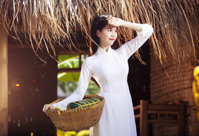 Ngọc Trinh hóa nàng thơ khi mặc áo dài truyền thống 8 Ngọc Trinh hóa nàng thơ khi mặc áo dài truyền thống 8