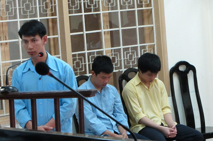 Ba nam thanh niên mua bán ma túy lãnh án tù 1
