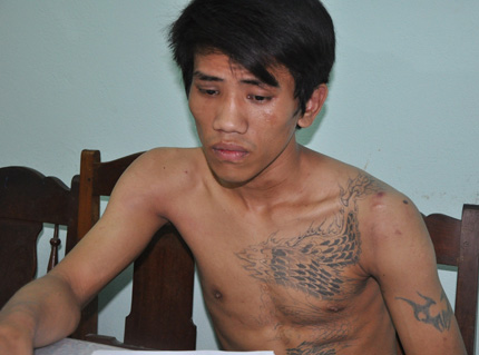 &ldquo;H&oacute;a th&acirc;n&rdquo; th&agrave;nh học sinh để cướp d&acirc;y chuyền v&agrave;ng 1
