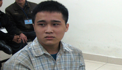 Mẹ đau đớn quỳ mọp xuống xin tha thứ cho đứa con tội lỗi 1