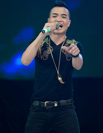 Văn Viết lột xác từ chàng trai quê thi Vietnam Idol thành "hot boy" trong The Voice 6