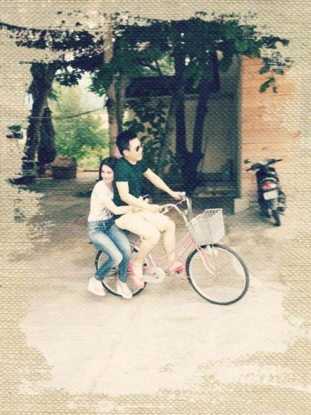 Khắc Tiệp lãng mạn chở Ngọc Trinh bằng xe đạp 4