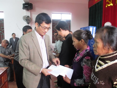 Bộ Y tế và Hội Đồng hương Hà Tĩnh tại Hà Nội trao quà cứu trợ cho đồng bào bị bão lũ 6