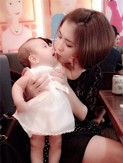 Những bà mẹ trẻ hạnh phúc của showbiz Việt 2