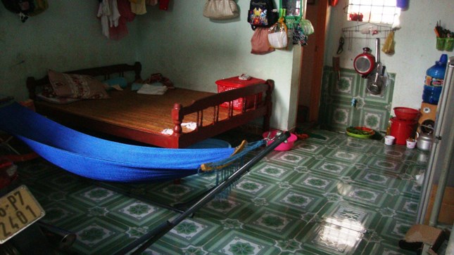 Nam c&ocirc;ng nh&acirc;n hiền l&agrave;nh cướp mạng anh tr&ecirc;n chiếu bạc 1