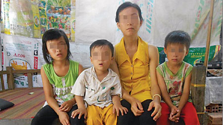 Mẹ nghẹn đắng vì con gái mất mạng sau khi bị hãm hiếp chỉ vì đói ăn 1