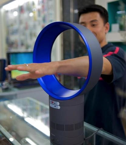 Rộ tr&agrave;o lưu mua quạt kh&ocirc;ng c&aacute;nh 1
