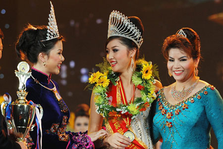 Hoa hậu Triệu Thị Hà không bị tước vương miện: Rắc rối vẫn bủa vây 2