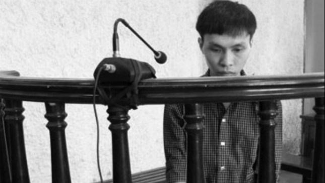 Kh&ocirc;ng được t&aacute;n c&ocirc; chủ, g&atilde; l&agrave;m c&ocirc;ng tạt axit cả nh&agrave; 1