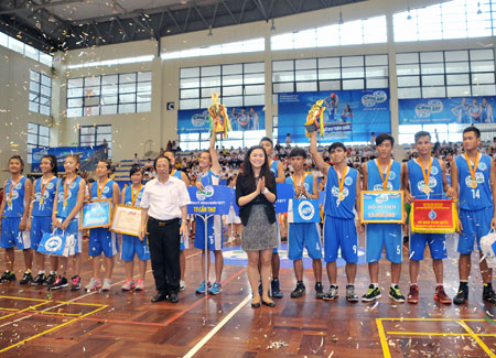 Kết th&uacute;c VCK to&agrave;n quốc Giải B&oacute;ng rổ U17 Quốc gia: Miền T&acirc;y thắng lớn! 3
