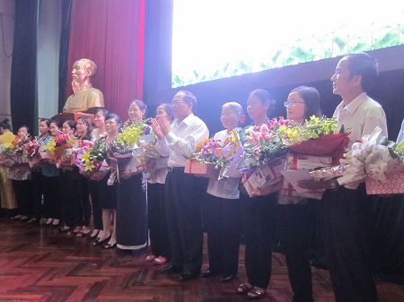 X&uacute;c động lễ gặp mặt 20 gia đ&igrave;nh cảnh s&aacute;t biển, kiểm ngư 1