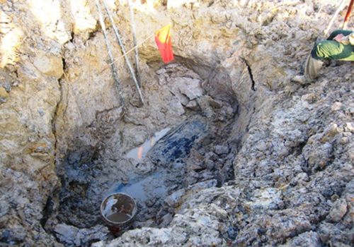 Đầu t&ecirc;n lửa nặng gần 1 tấn nằm dưới ruộng l&uacute;a 2