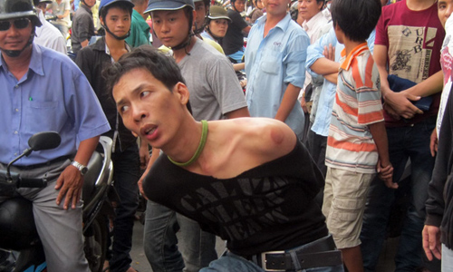 TP HCM tuy&ecirc;n chiến với băng nh&oacute;m "ch&eacute;m trước, cướp sau" 1