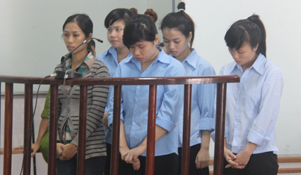 5 "nữ qu&aacute;i" th&iacute;ch bu&ocirc;n "h&agrave;ng trắng" 1