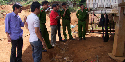 B&eacute; g&aacute;i chết trong tư thế quỳ gối tại nh&agrave; h&agrave;ng x&oacute;m 1