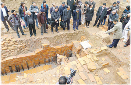 Tranh c&atilde;i về đường nước &ldquo;khổng lồ&rdquo; ở Ho&agrave;ng th&agrave;nh Thăng Long 1